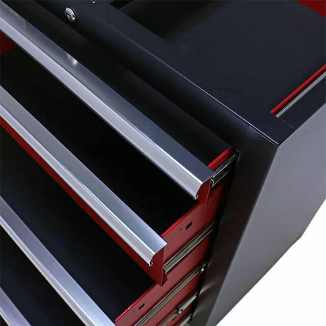 The cabinets are offered in a variety of sizes and styles to suit any garage&